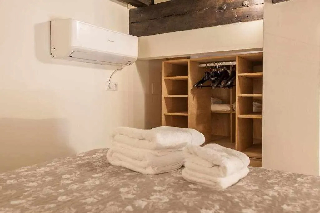Monkeys Apartments El Arenal Santas Patronas Sewilla 0*,